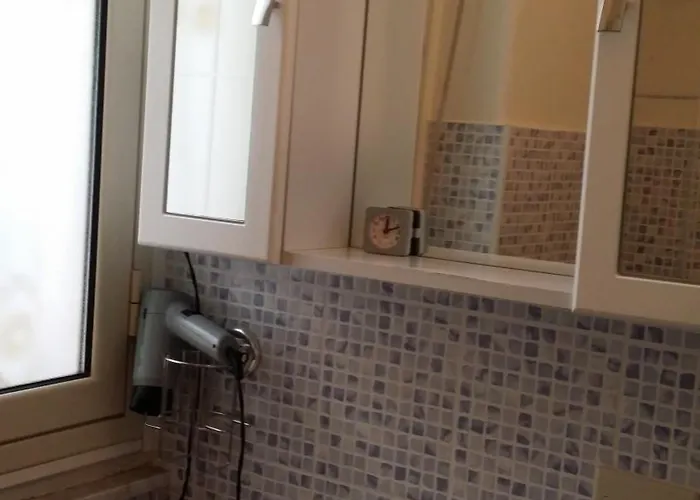 לינה וארוחת בוקר Casa Valeria 4*